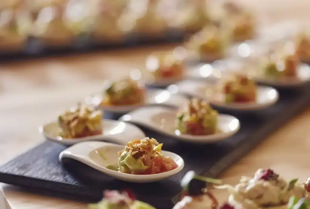 Hoteles sostenibles optando por el compostaje Cómo los hoteles de lujo están adoptando el compostaje como parte de su sostenibilidad | De La Cocina a La Huerta